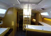 bateau à voile voilier Elan 45 impression intérieur cabines arrière entrée